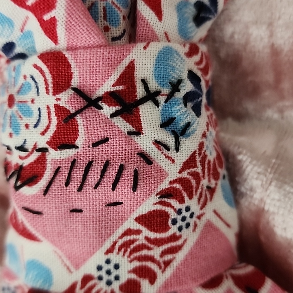 JABOT Slow Stitching 💞🩷🩷🩷BOW IN  FEEDSACK  TEXTILE NWT - Picture 3 of 16